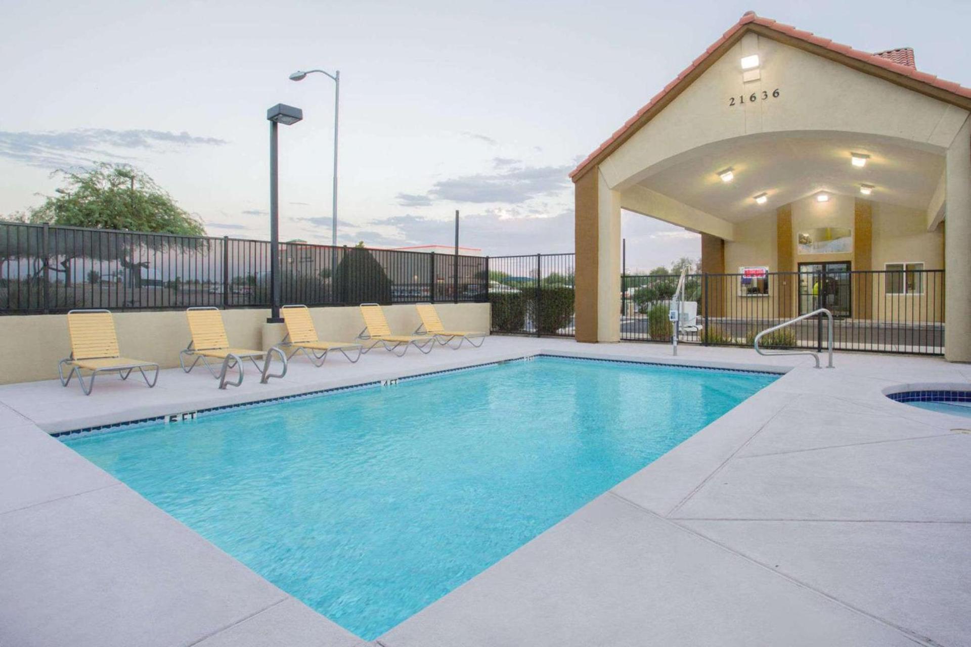 Days Inn by Wyndham Phoenix North photo 62