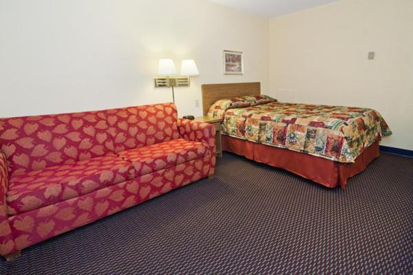 Burnsville Inn & Suites photo 15