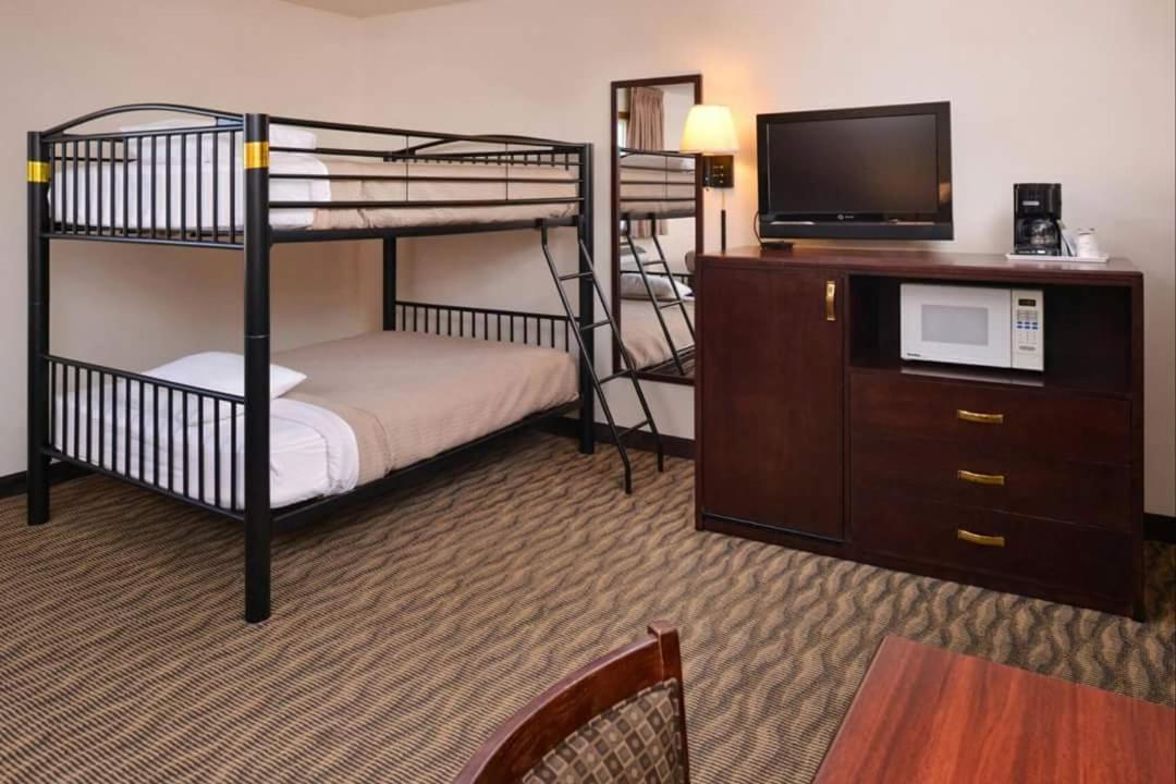 Americas Best Value Inn & Suites Atlantic photo 3