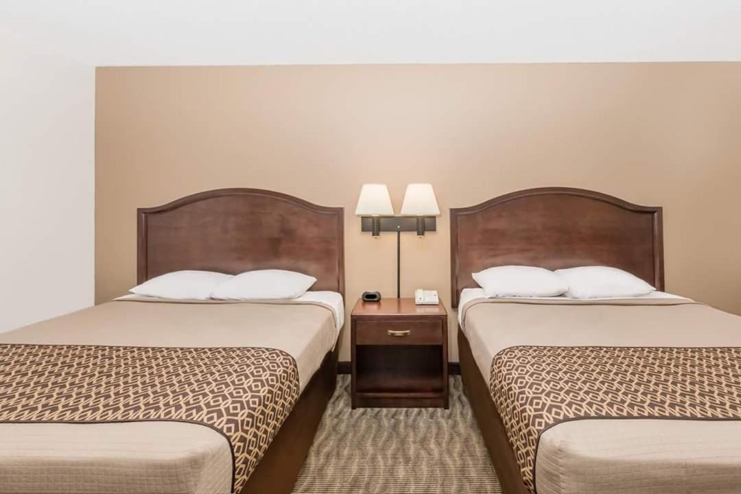 Americas Best Value Inn & Suites Atlantic photo 5