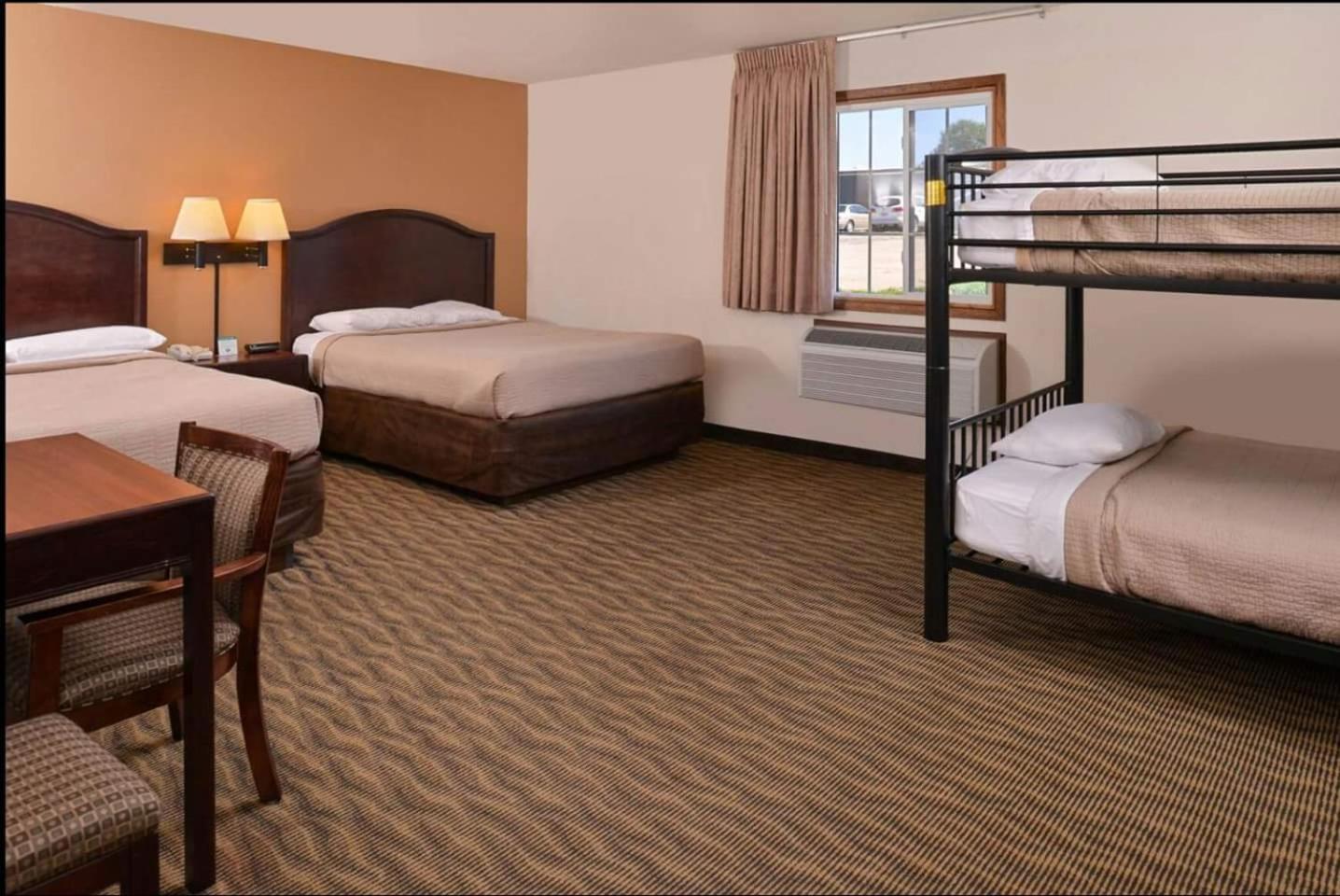 Americas Best Value Inn & Suites Atlantic photo 2