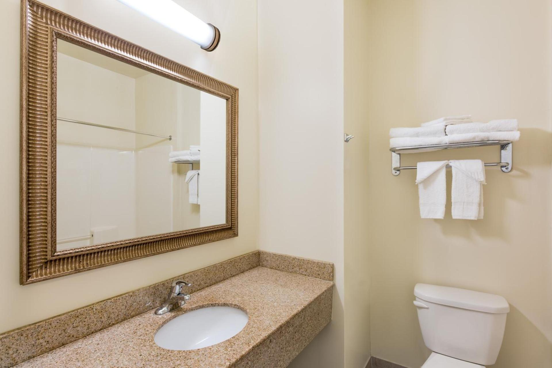Econo Lodge Palmyra - Hershey photo 9