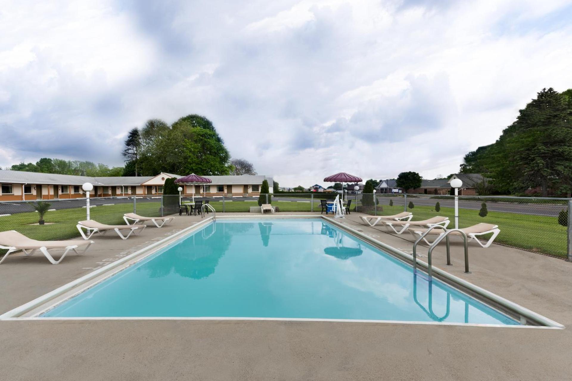 Econo Lodge Palmyra - Hershey photo 2
