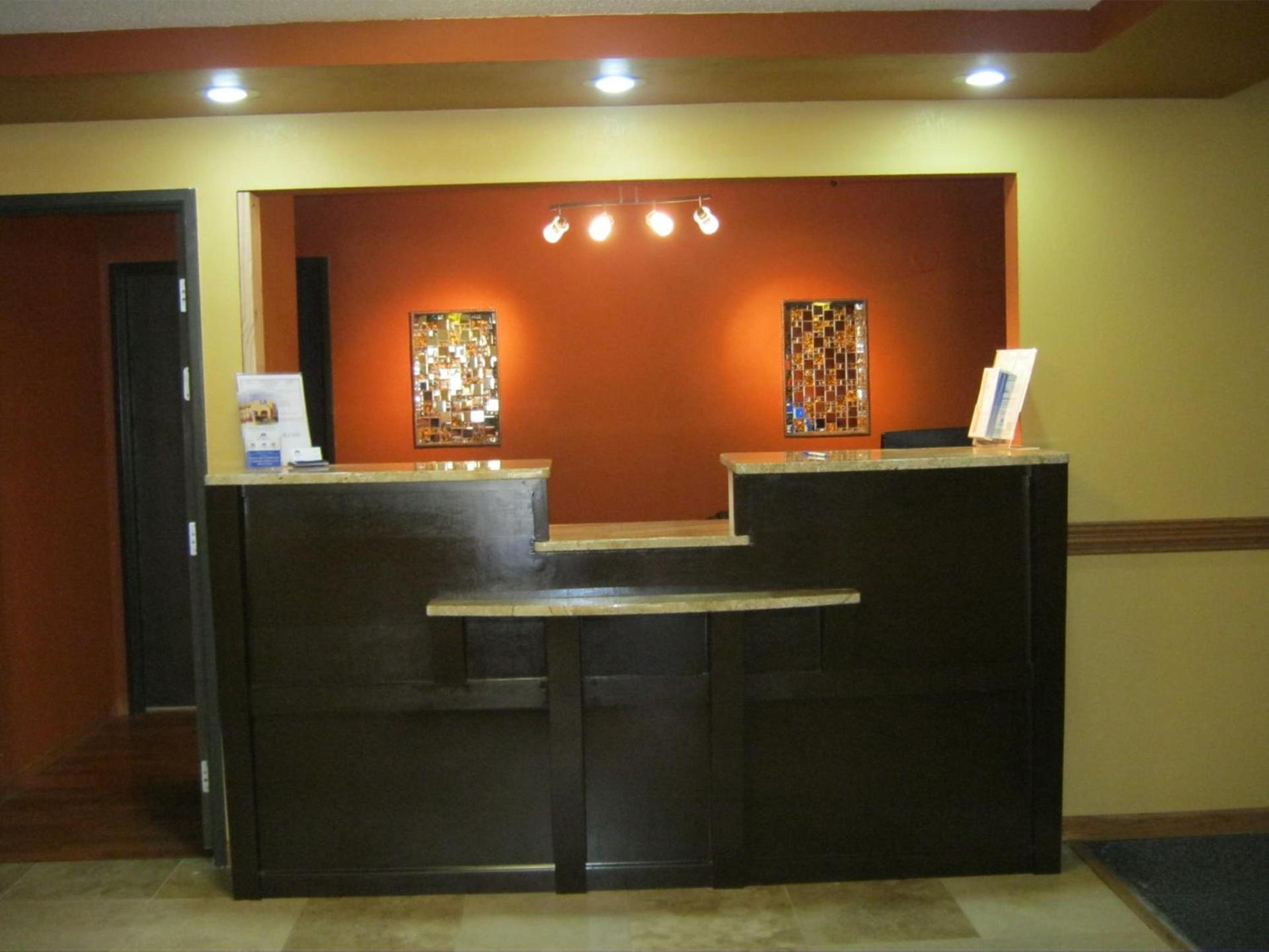 Burnsville Inn & Suites photo 12