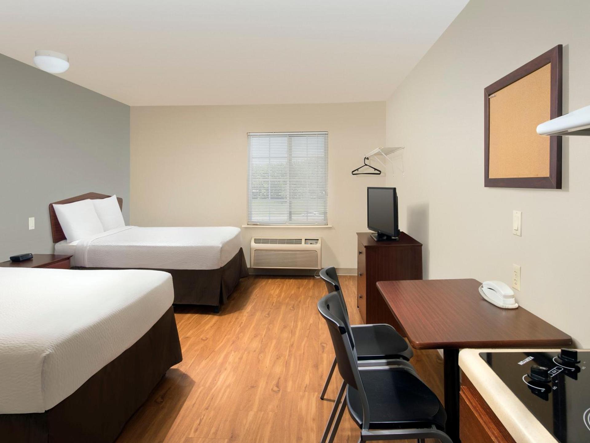 WoodSpring Suites Topeka photo 14
