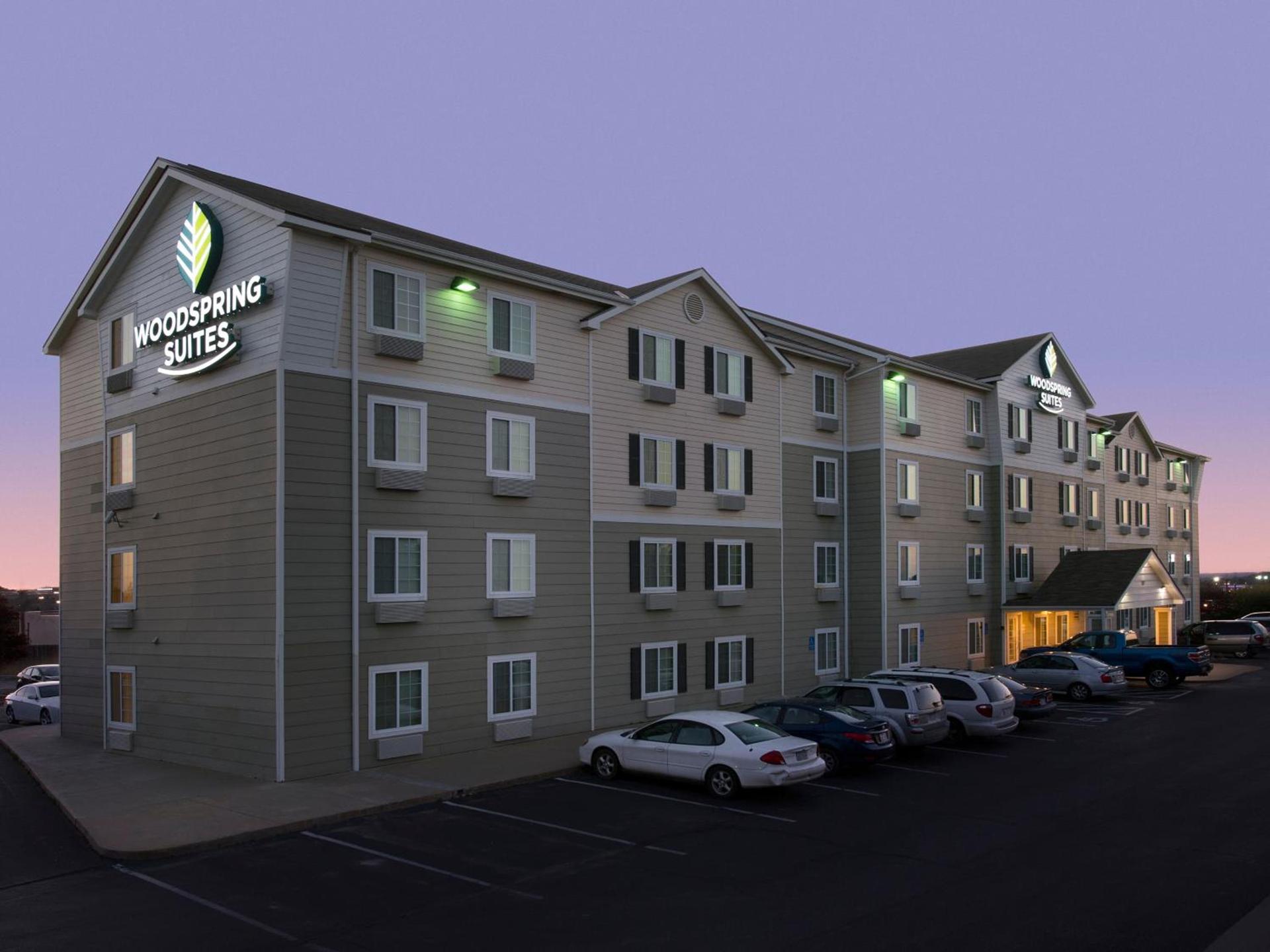 WoodSpring Suites Topeka photo 5