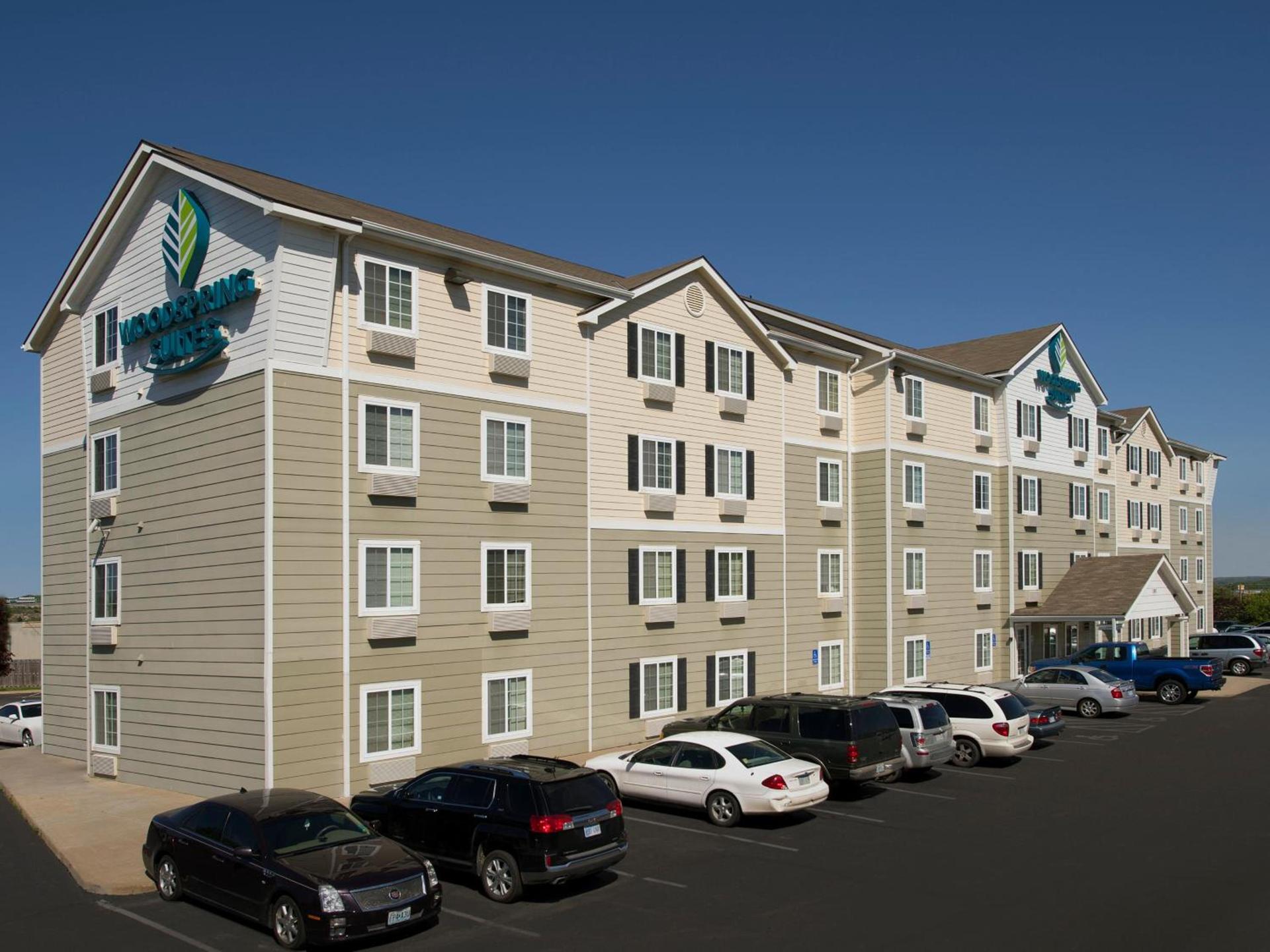 WoodSpring Suites Topeka photo 4
