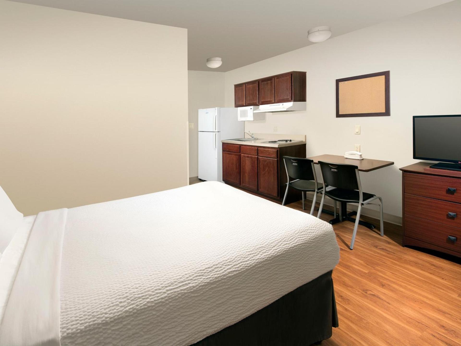 WoodSpring Suites Topeka photo 11