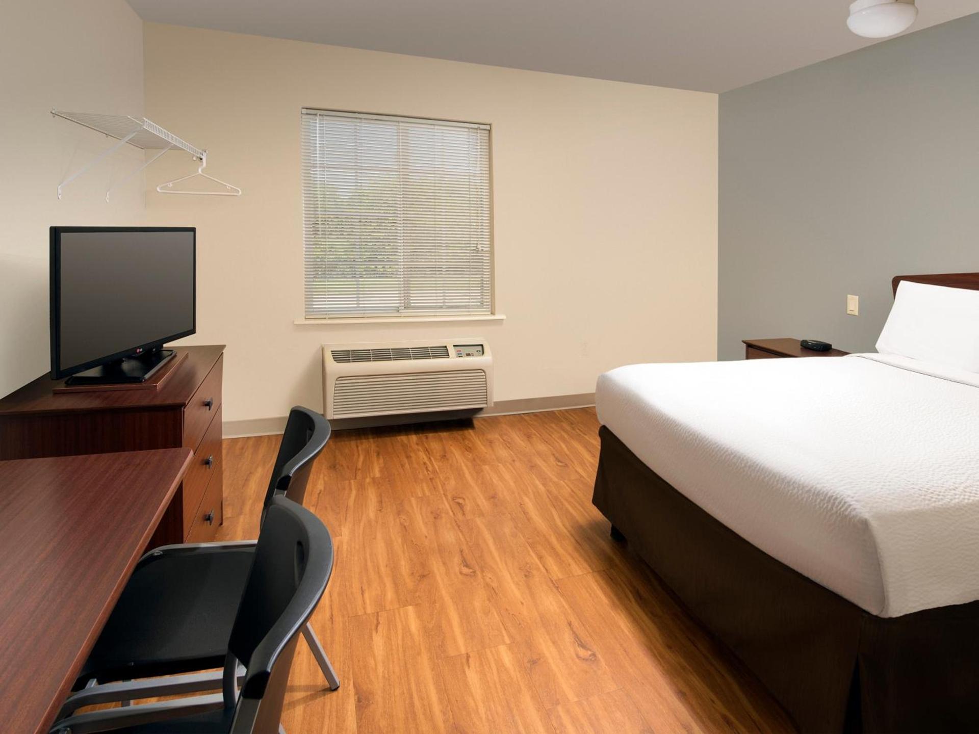 WoodSpring Suites Topeka photo 12