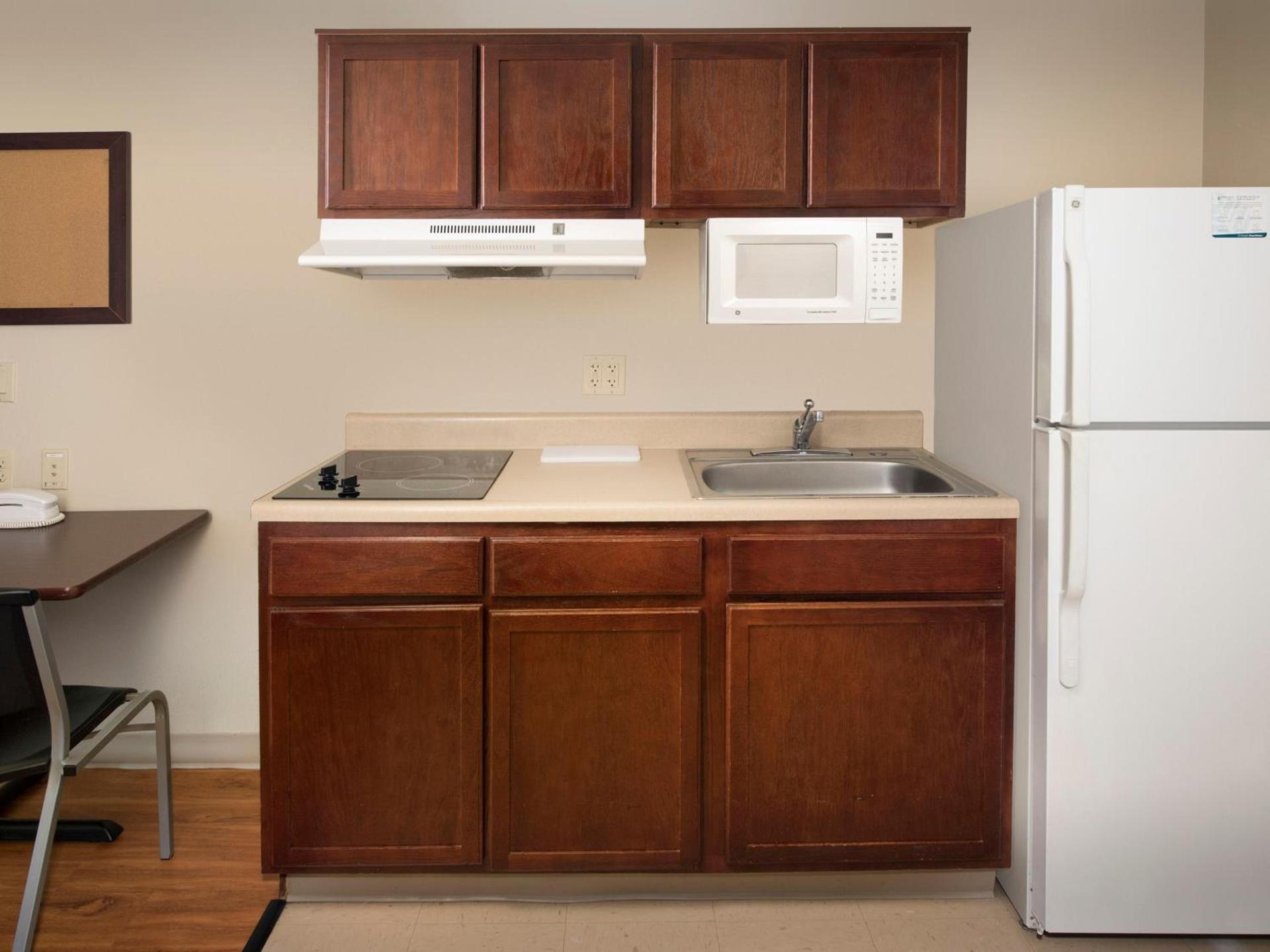 WoodSpring Suites Topeka photo 9