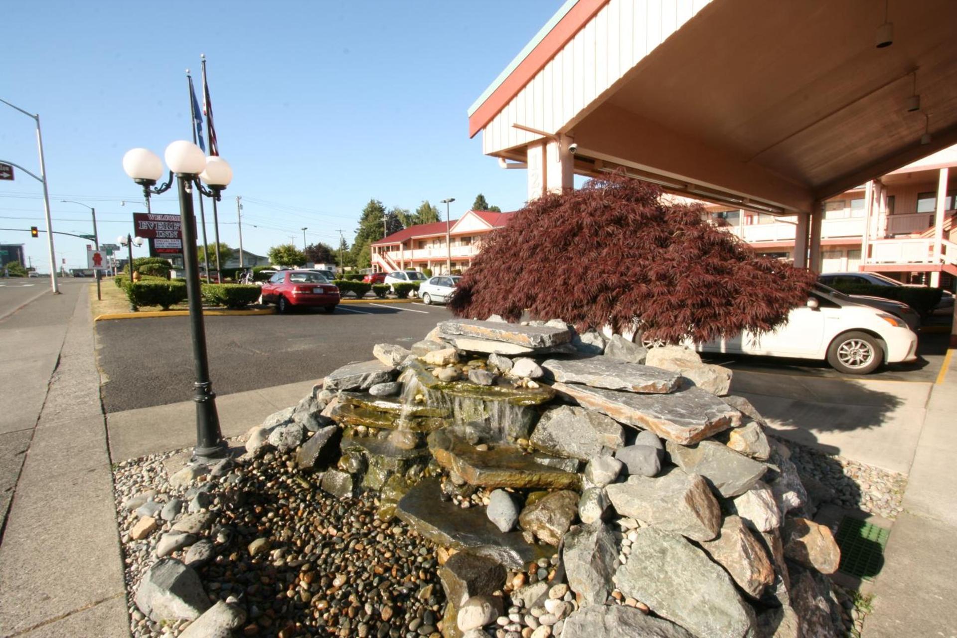 Welcome Everett Inn photo 2