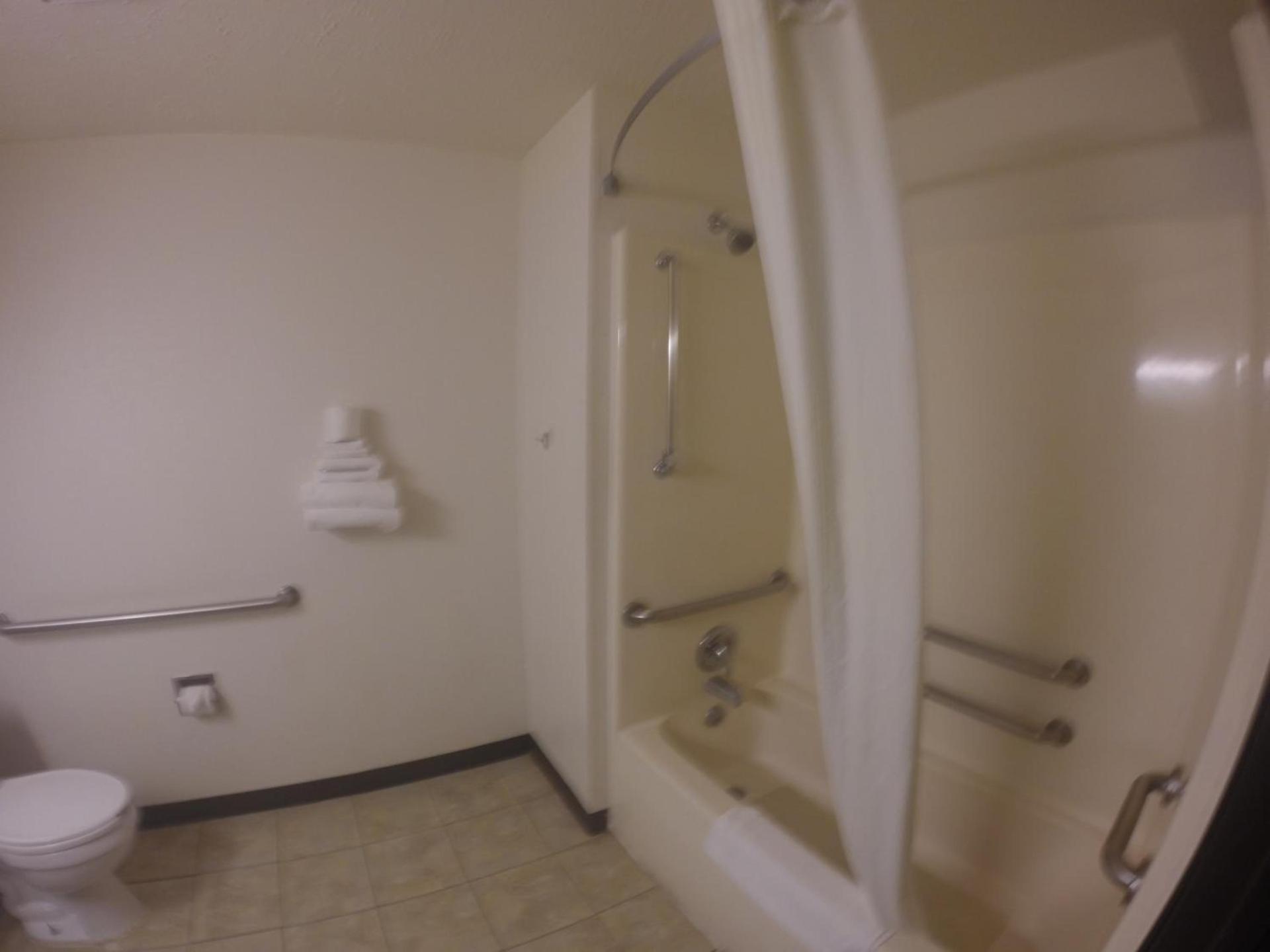 Super 8 by Wyndham Waco University Area photo 8
