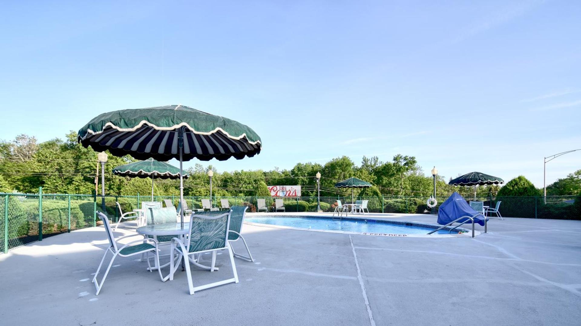 Roosevelt Inn & Suites Saratoga Springs photo 61