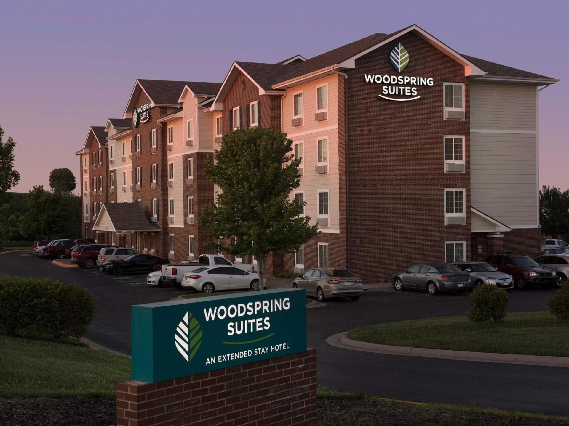 WoodSpring Suites Kansas City Lenexa photo 7