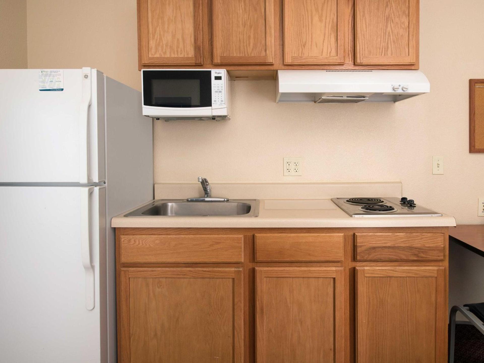 WoodSpring Suites Kansas City Lenexa photo 11
