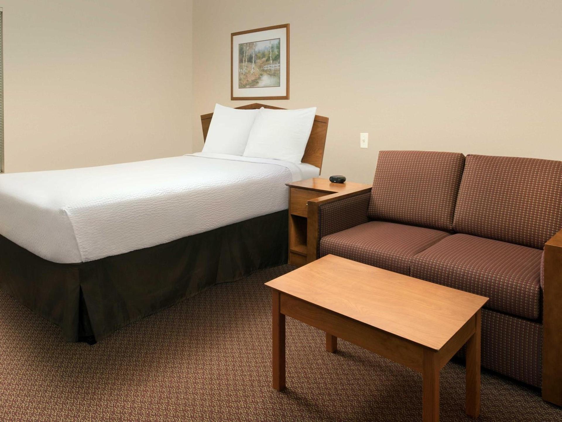 WoodSpring Suites Kansas City Lenexa photo 15
