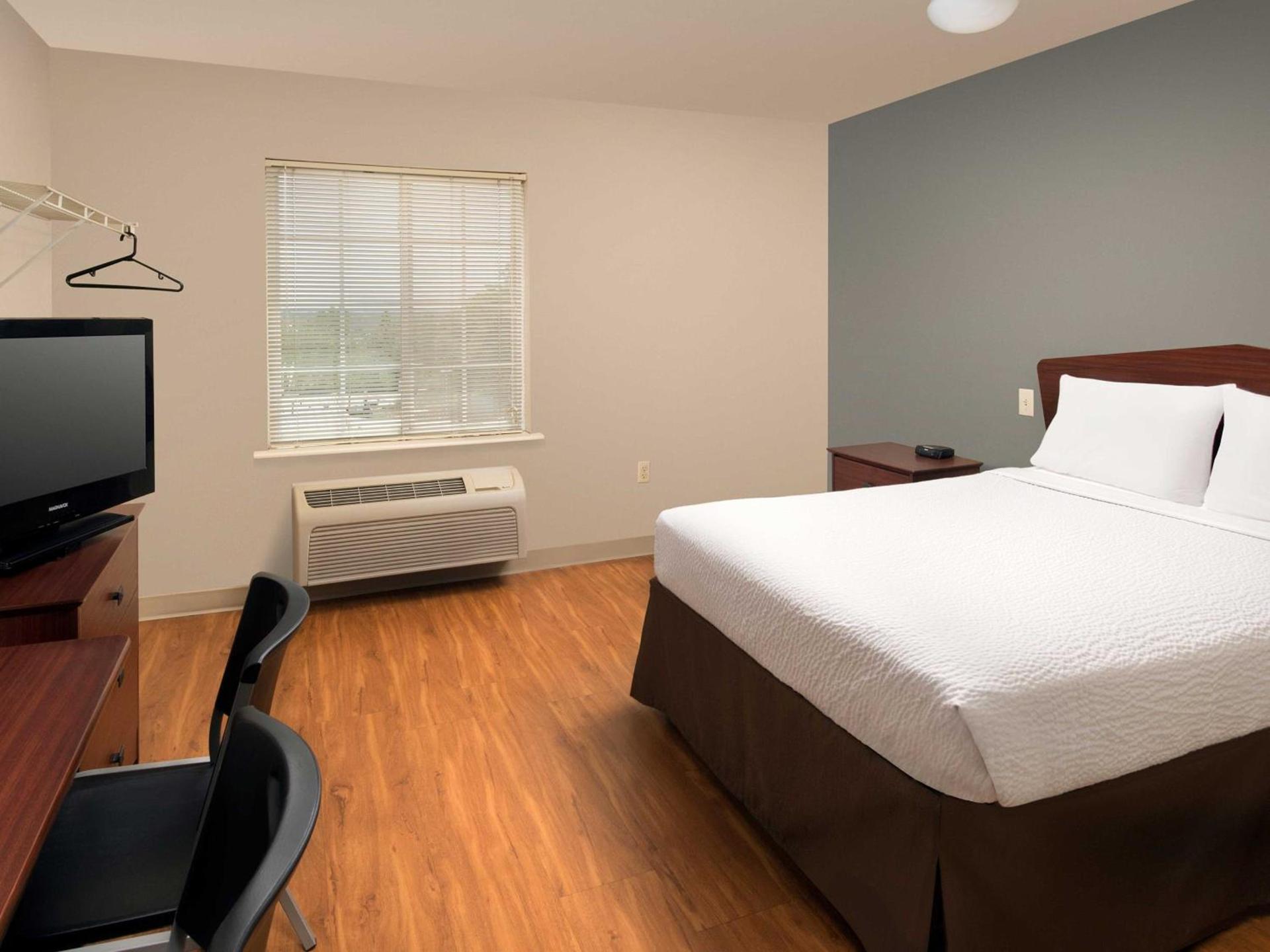 WoodSpring Suites Kansas City Liberty photo 10
