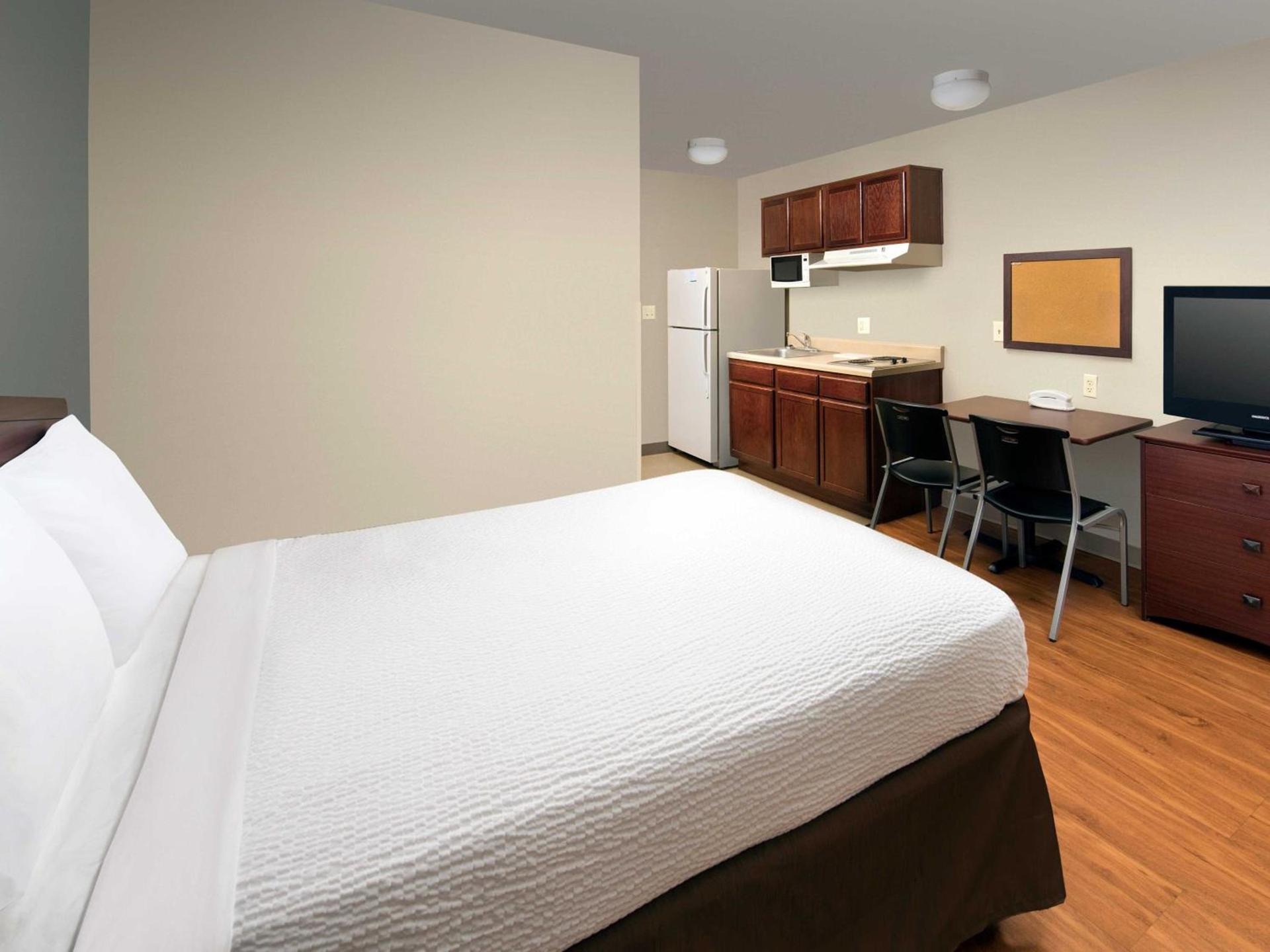 WoodSpring Suites Kansas City Liberty photo 9