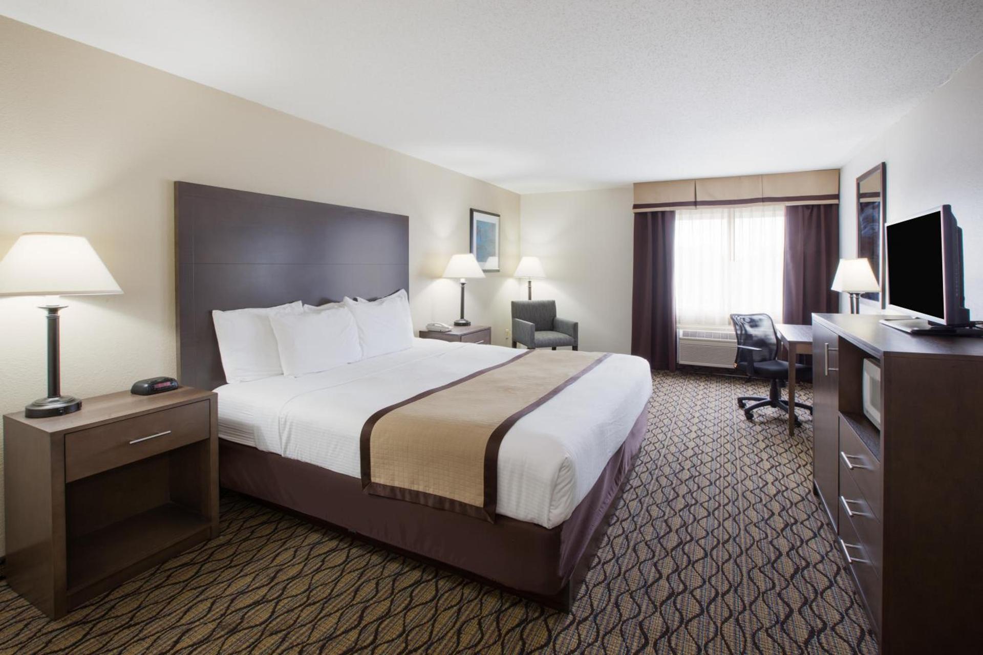 Baymont by Wyndham Auburn photo 15