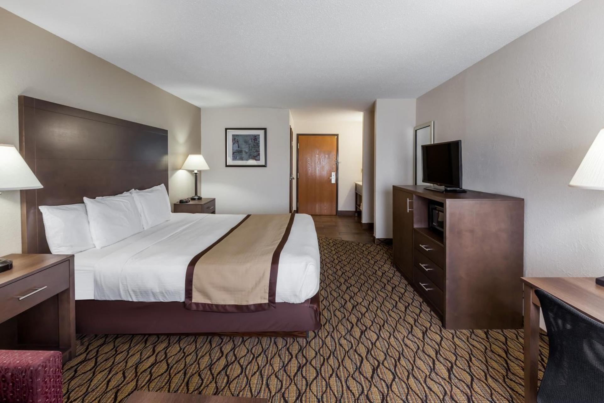 Baymont by Wyndham Auburn photo 14