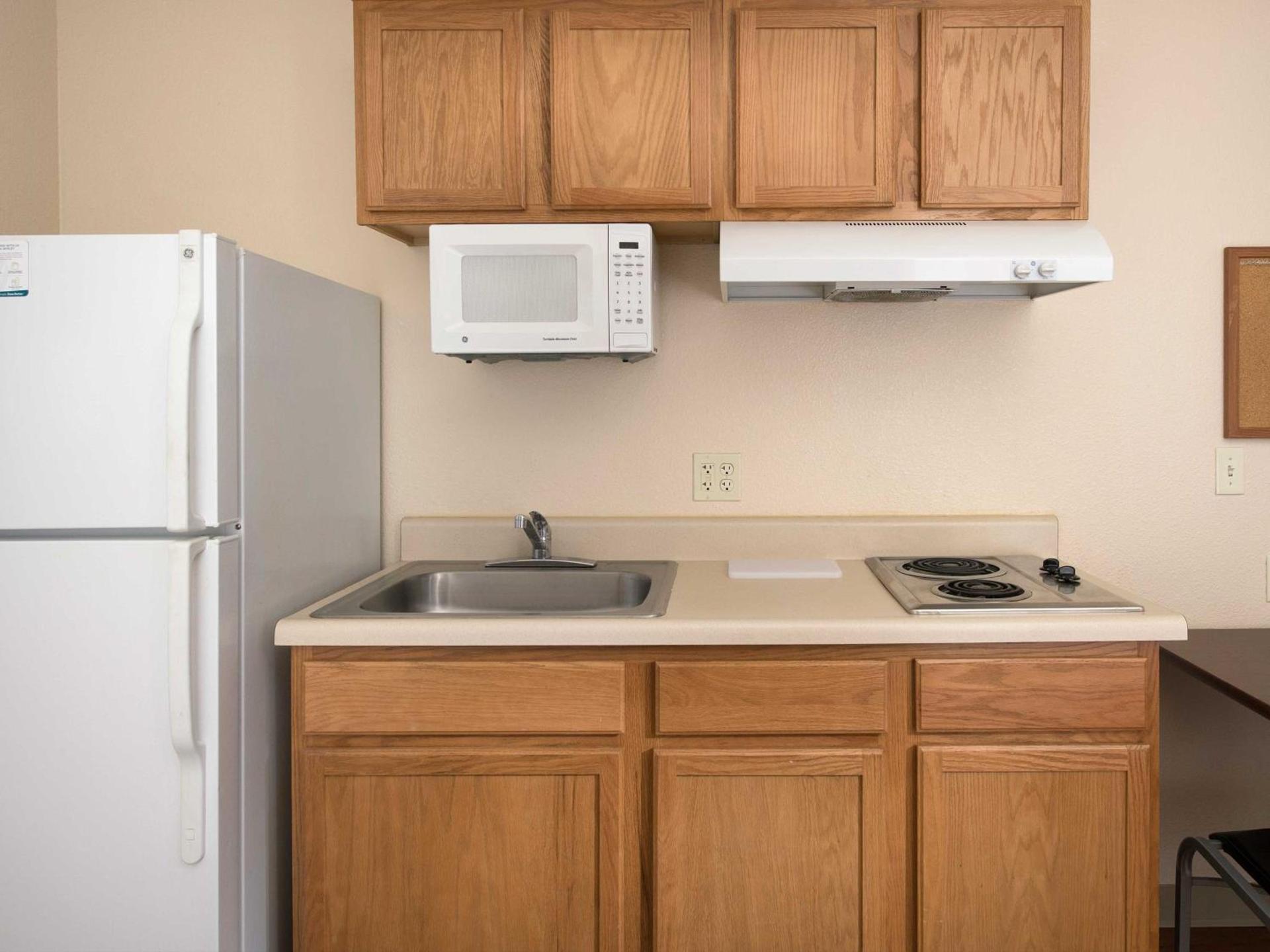 WoodSpring Suites Kansas City Mission photo 10