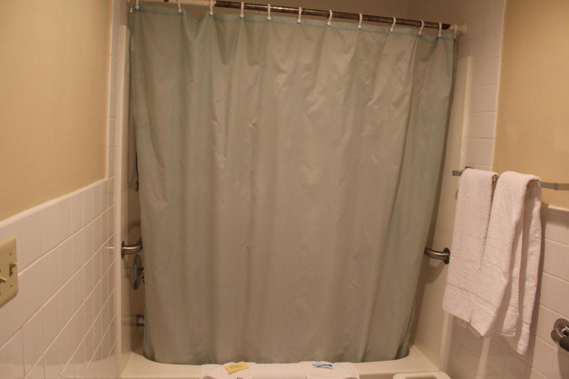 Budget Host Inn Fridley photo 12