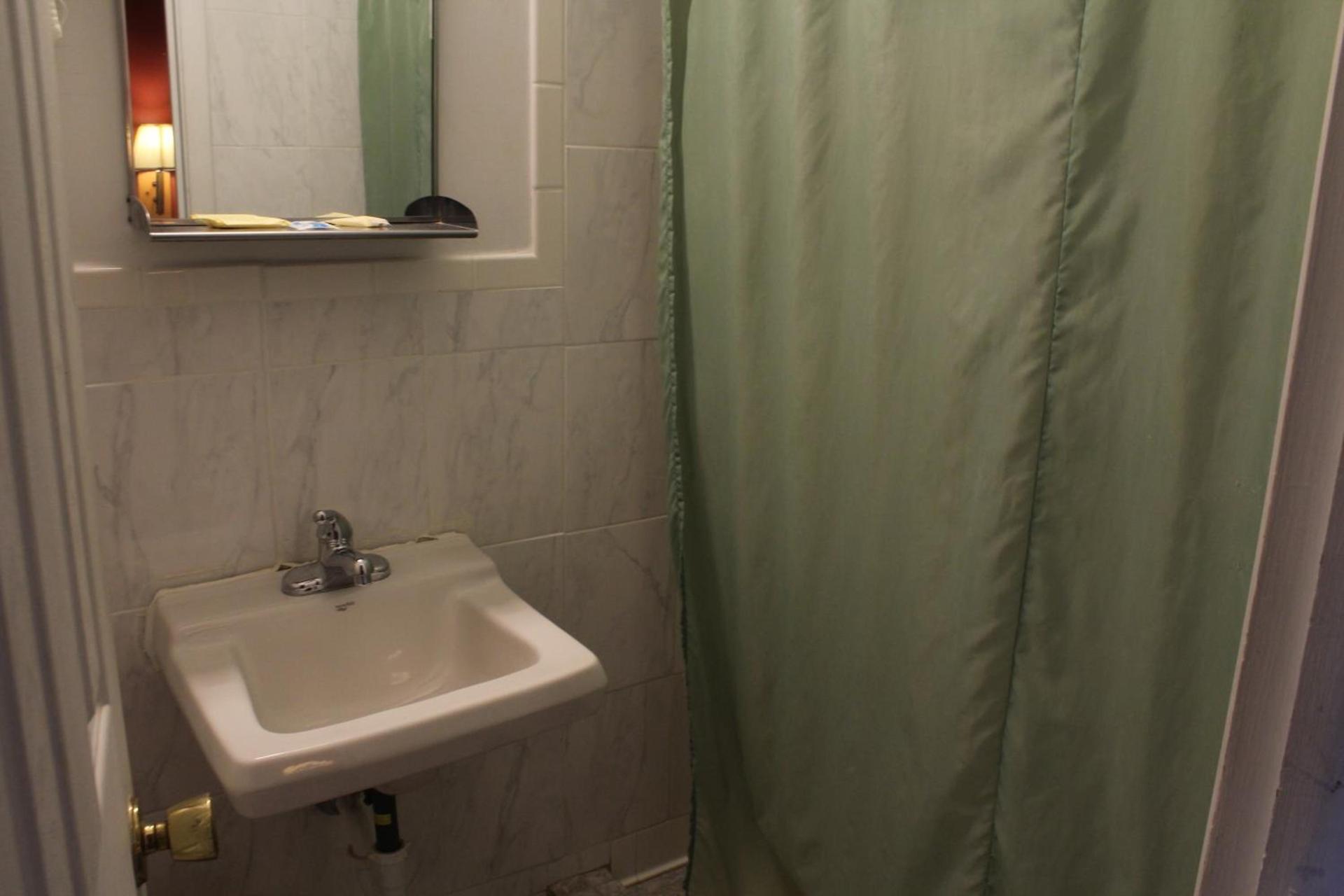 Budget Host Inn Fridley photo 9