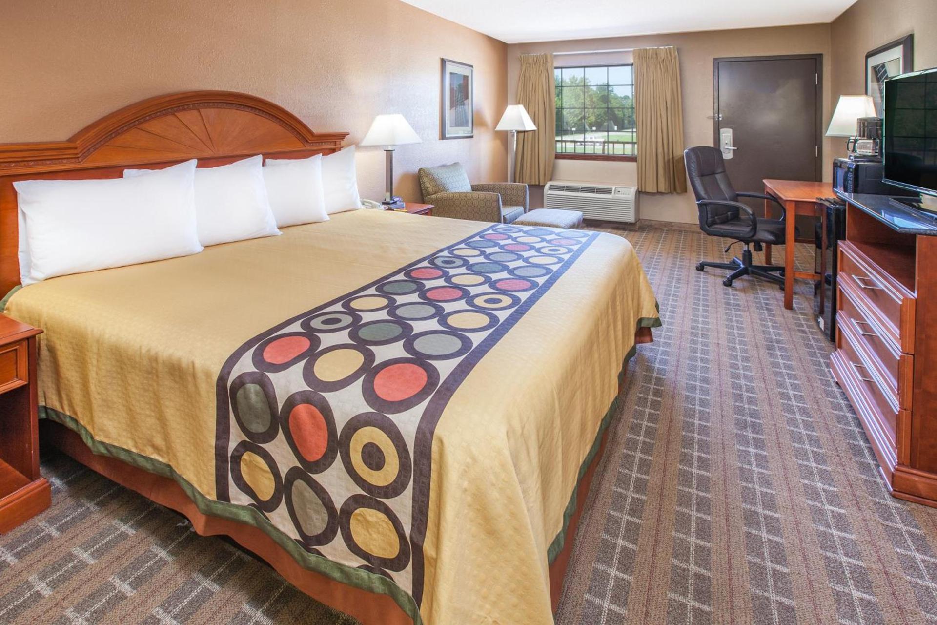 Super 8 by Wyndham Clinton photo 5