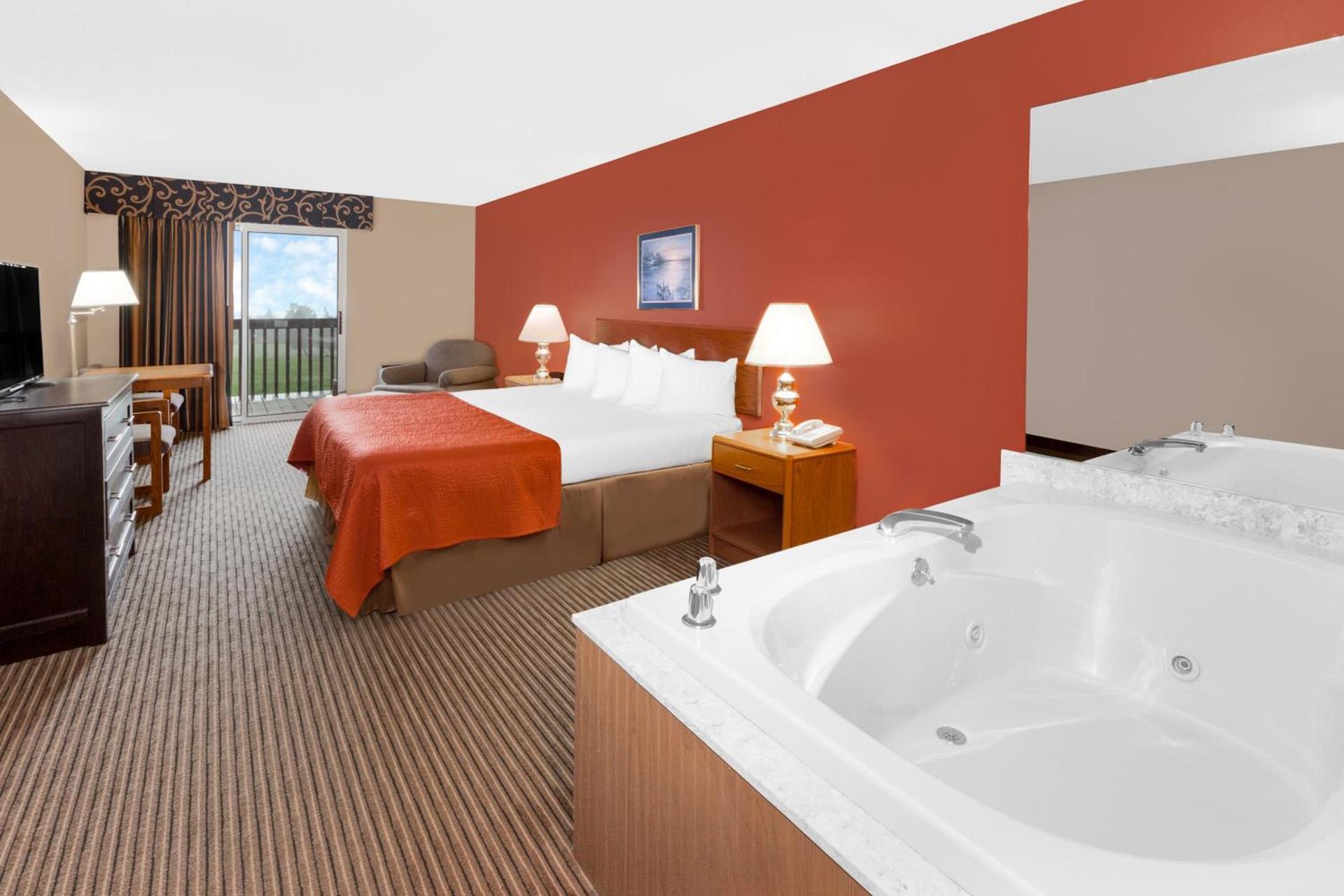 Super 8 by Wyndham St. Ignace photo 31