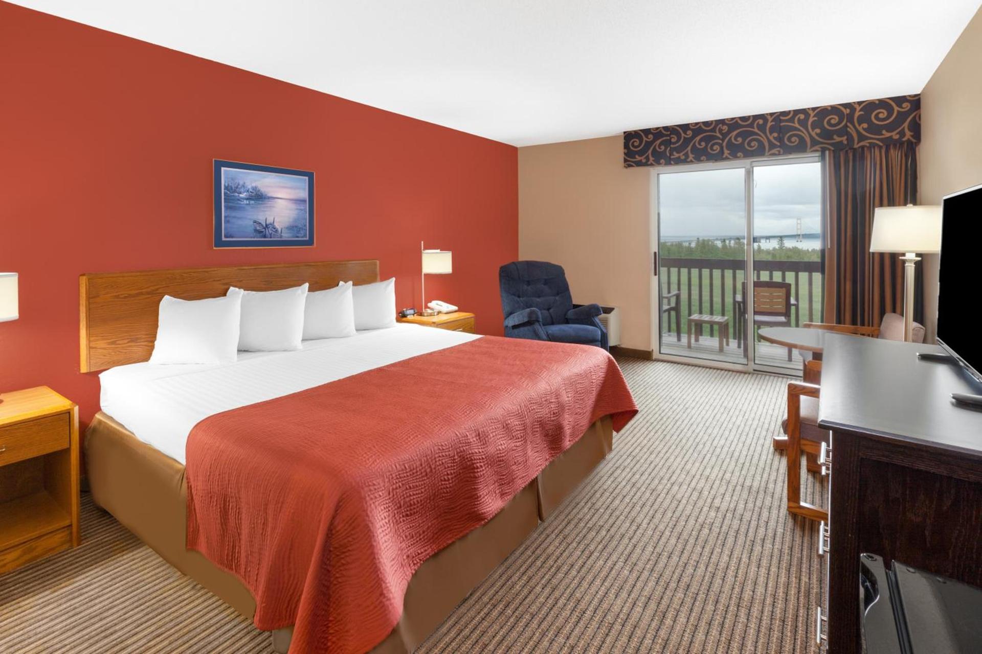Super 8 by Wyndham St. Ignace photo 30