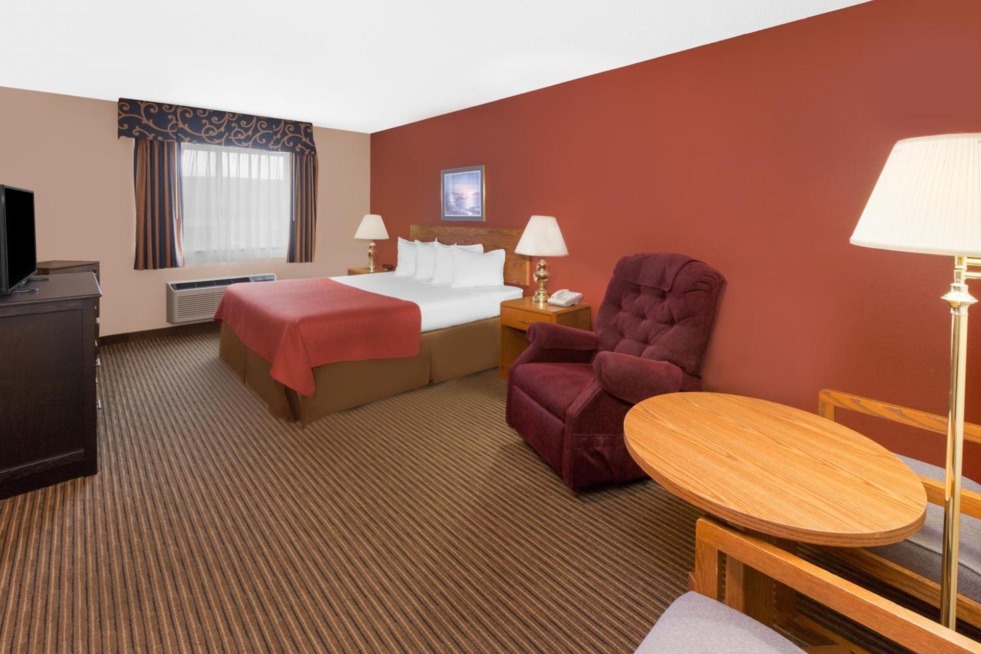 Super 8 by Wyndham St. Ignace photo 29