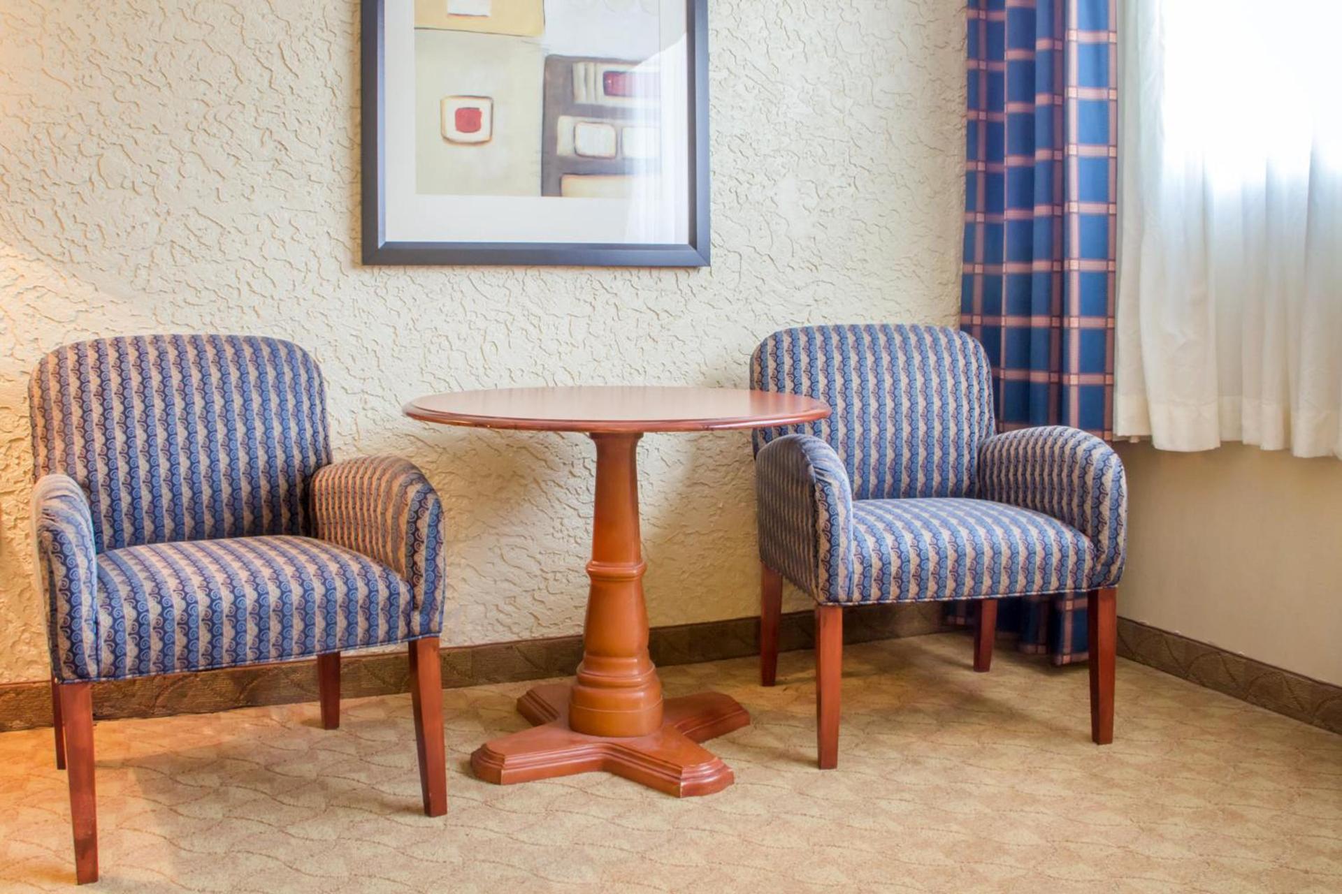 Econo Lodge Broken Arrow-Tulsa photo 16