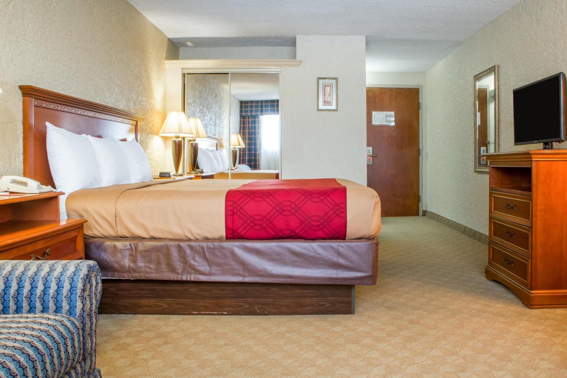 Econo Lodge Broken Arrow-Tulsa photo 18