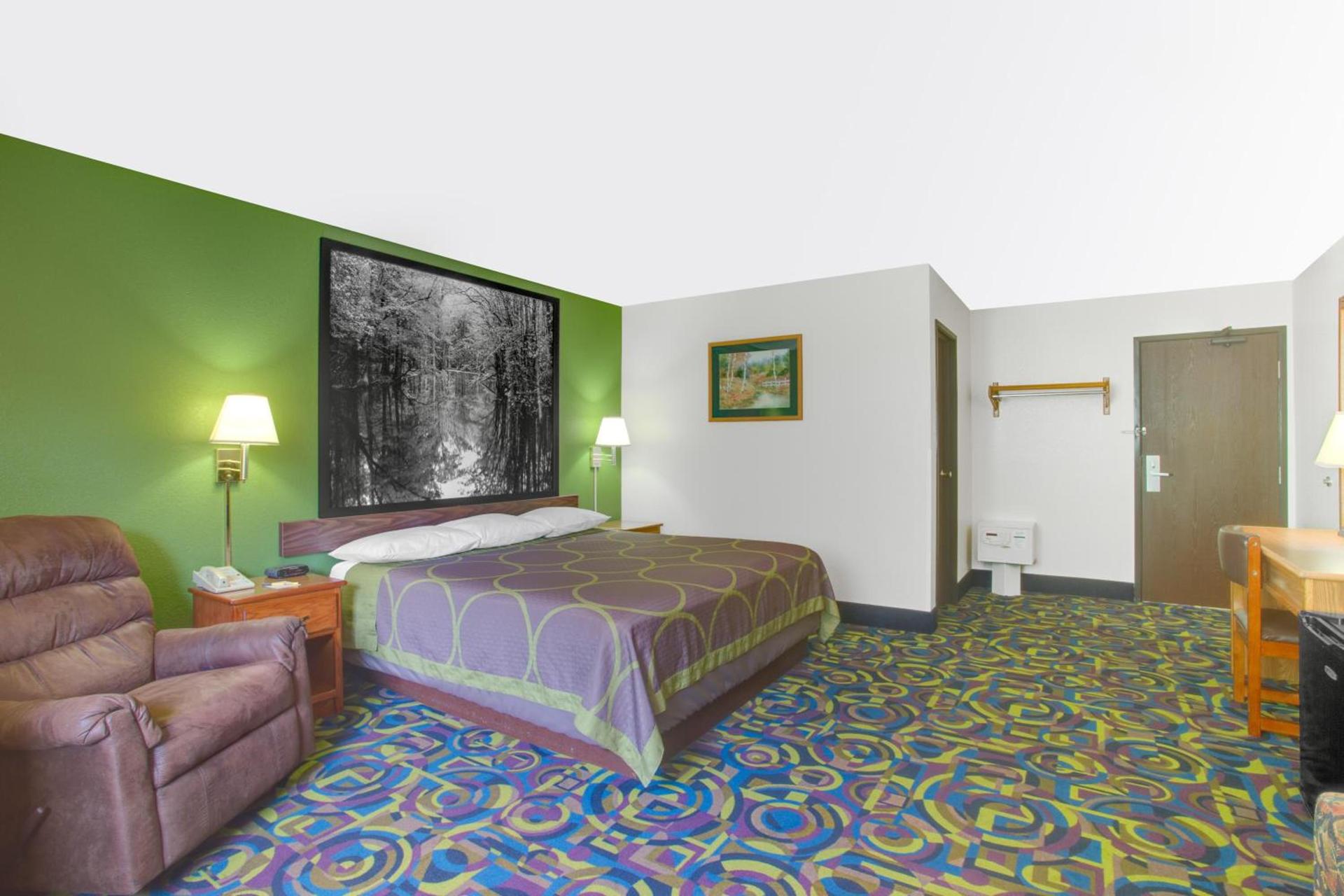 Super 8 by Wyndham Radford VA photo 23