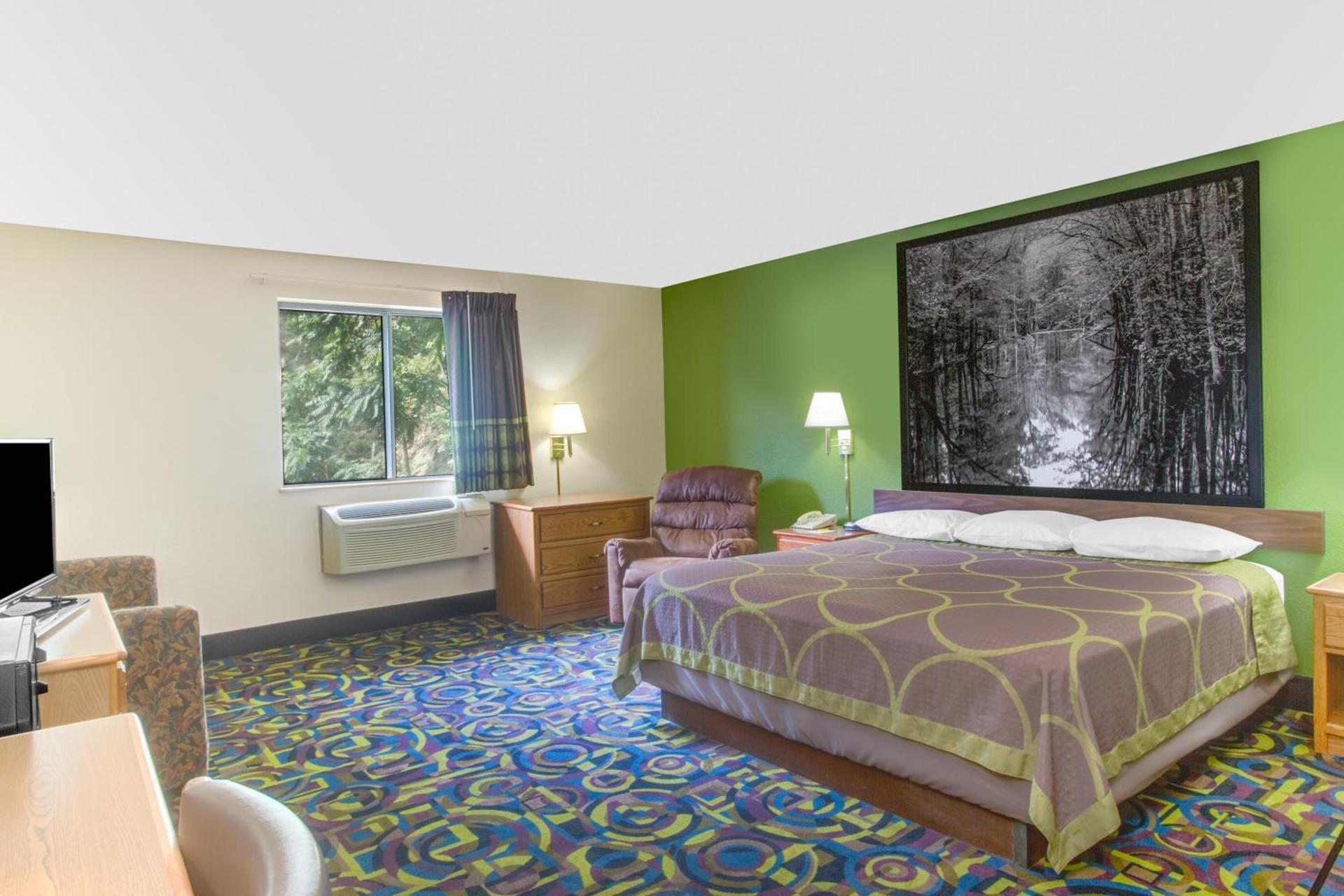 Super 8 by Wyndham Radford VA photo 24
