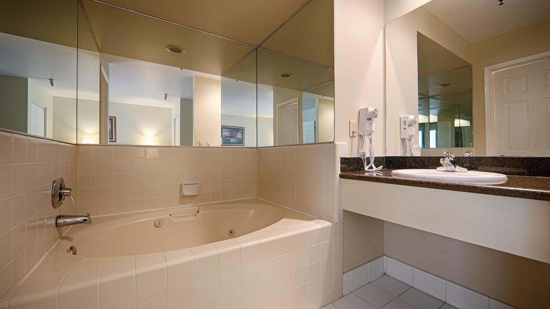 Best Western Plus Inn Scotts Valley photo 48