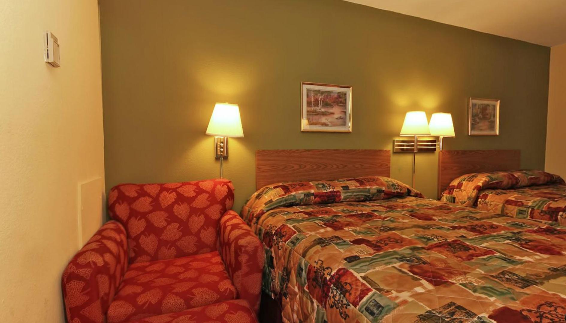 Burnsville Inn & Suites photo 19