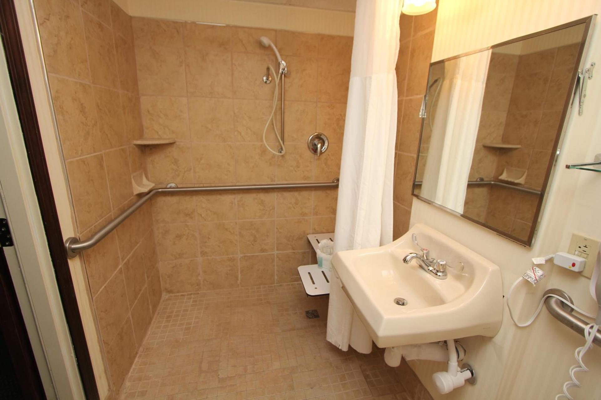 Black Bear Inn & Suites photo 8