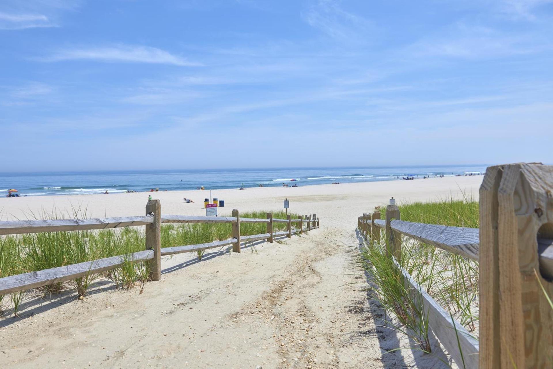Drifting Sands Oceanfront Hotel photo 55