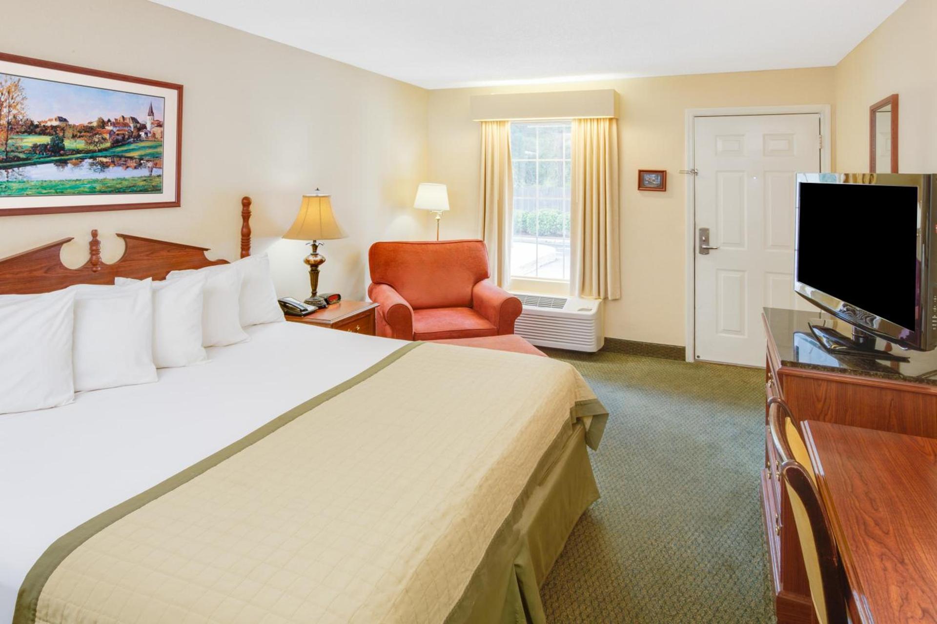 Baymont by Wyndham Ozark photo 4