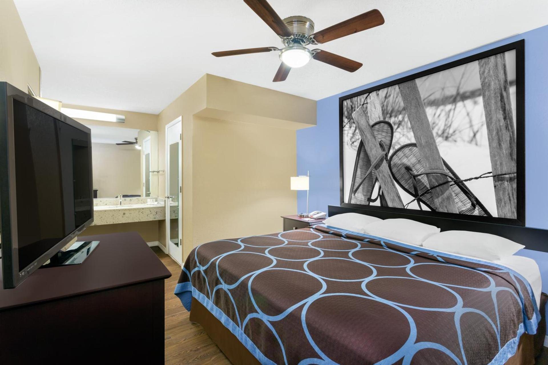 Super 8 by Wyndham Ellenton Bradenton Area photo 29