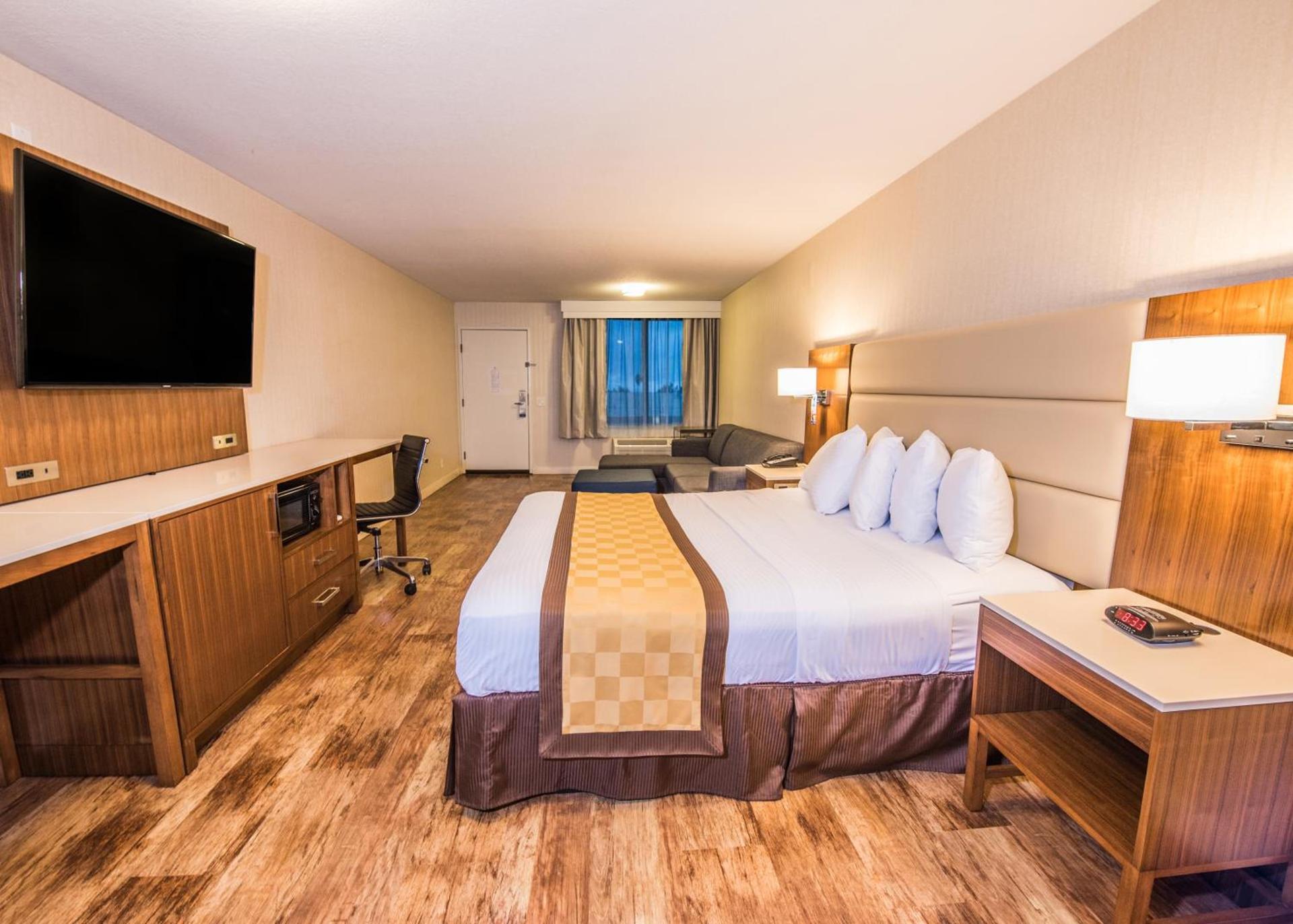 Travelodge by Wyndham Culver City photo 37