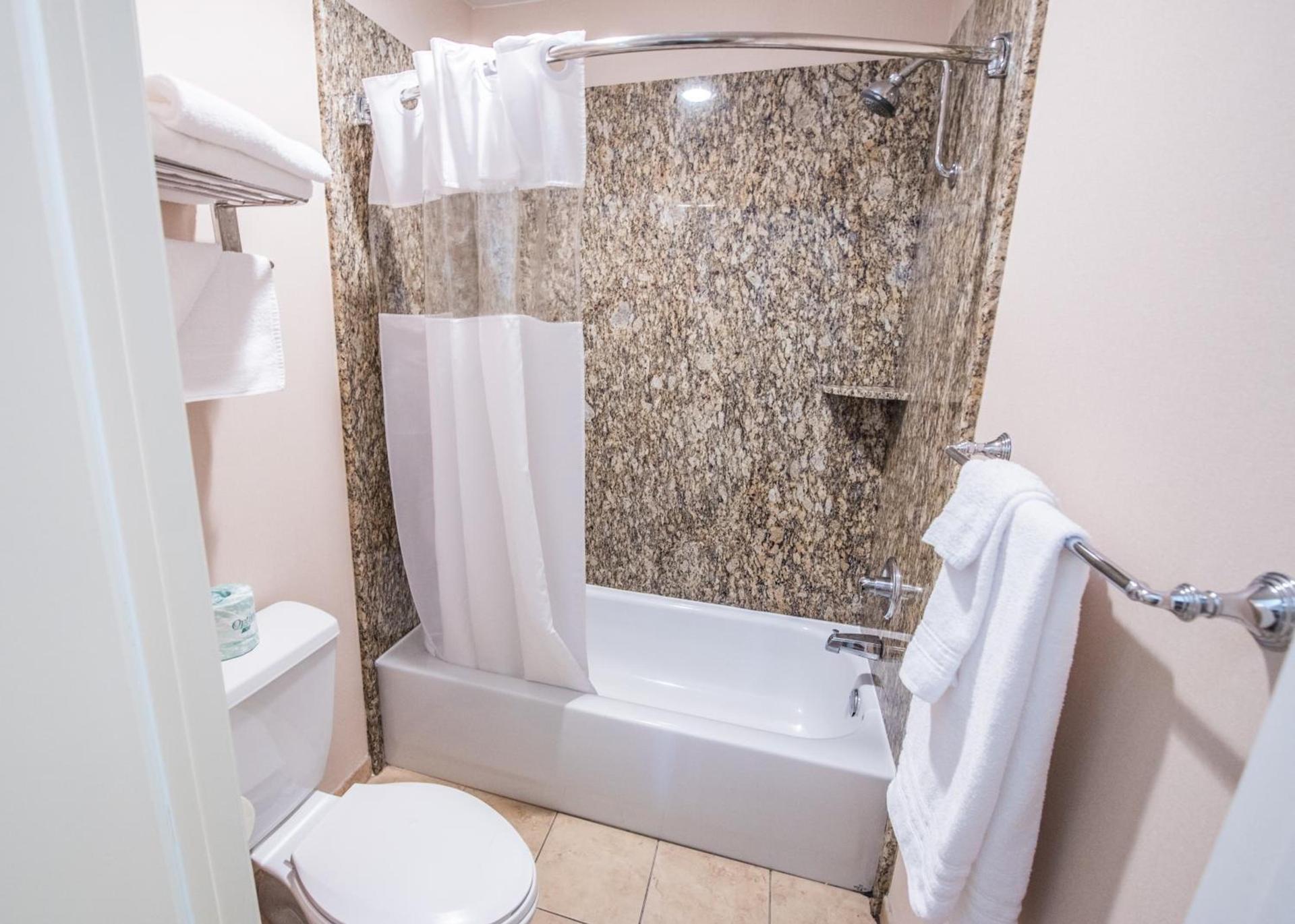Travelodge by Wyndham Culver City photo 45