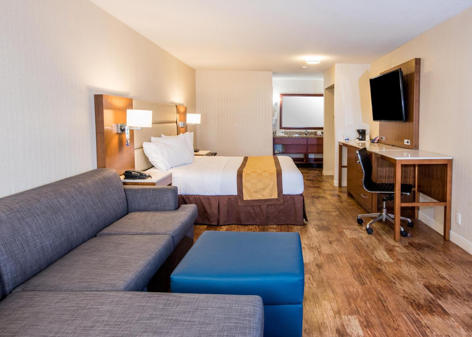 Travelodge by Wyndham Culver City photo 36