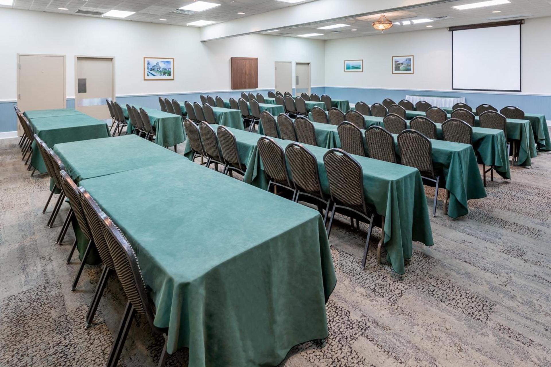 Ramada Plaza by Wyndham Nags Head Oceanfront photo 35