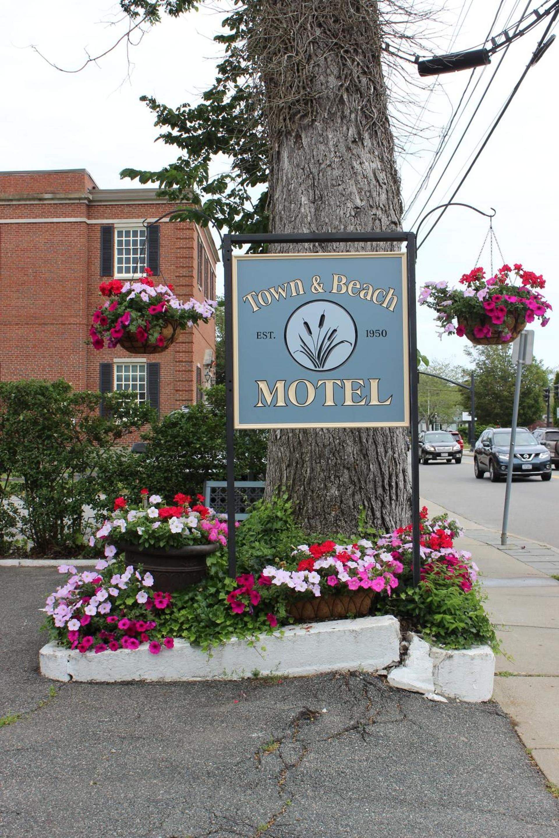 Town & Beach Motel — hotel in Falmouth