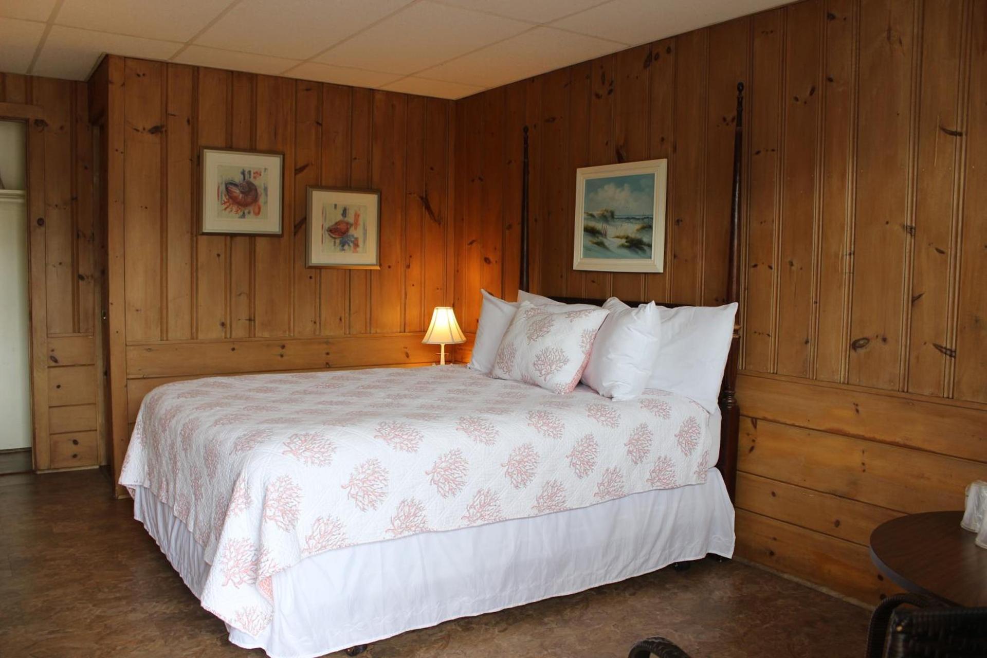 Town & Beach Motel photo 13