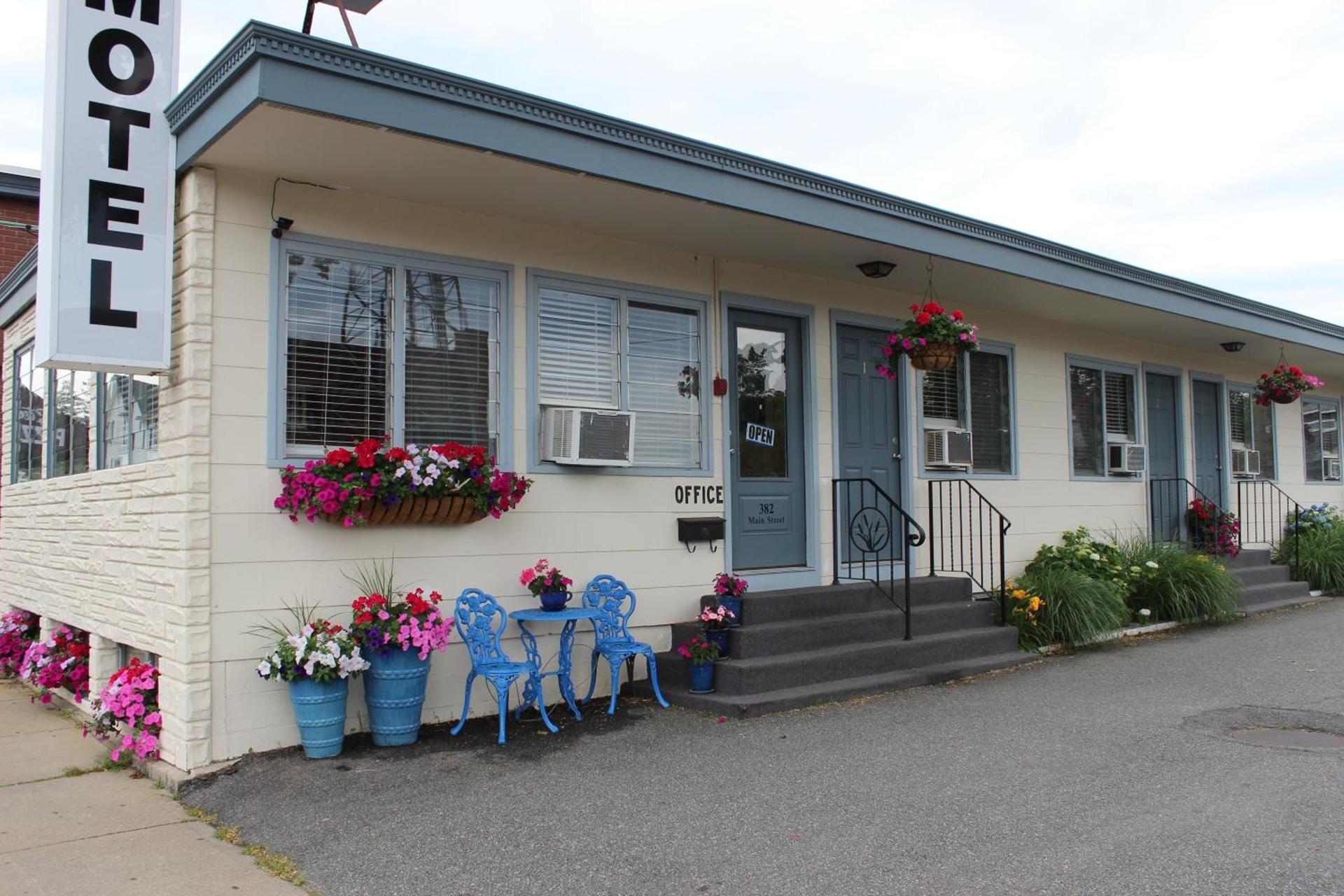 Town & Beach Motel photo 10