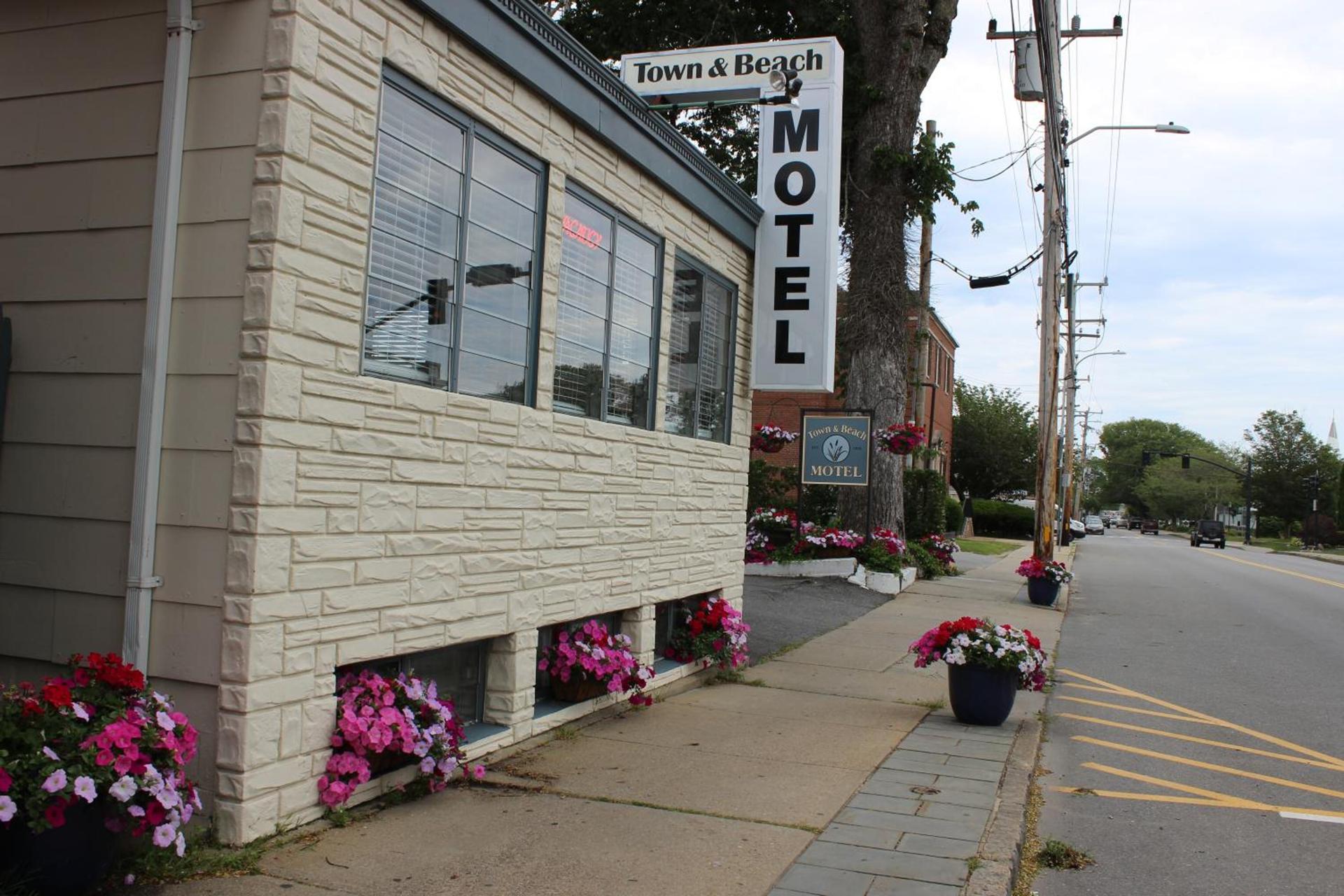 Town & Beach Motel photo 6