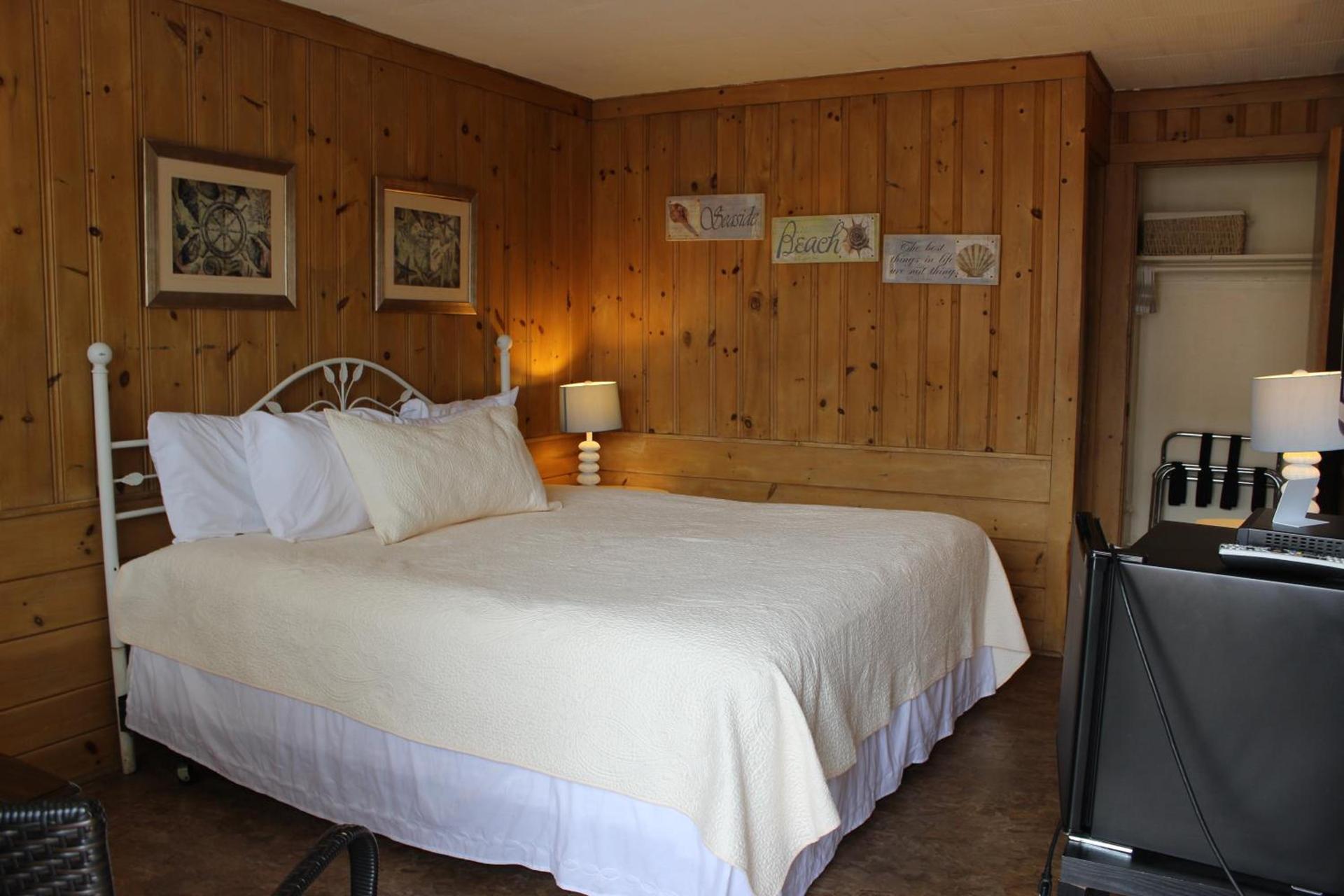 Town & Beach Motel photo 4